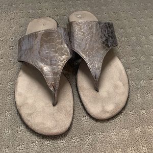 Metallic slip-ons Aerosoles 6.5